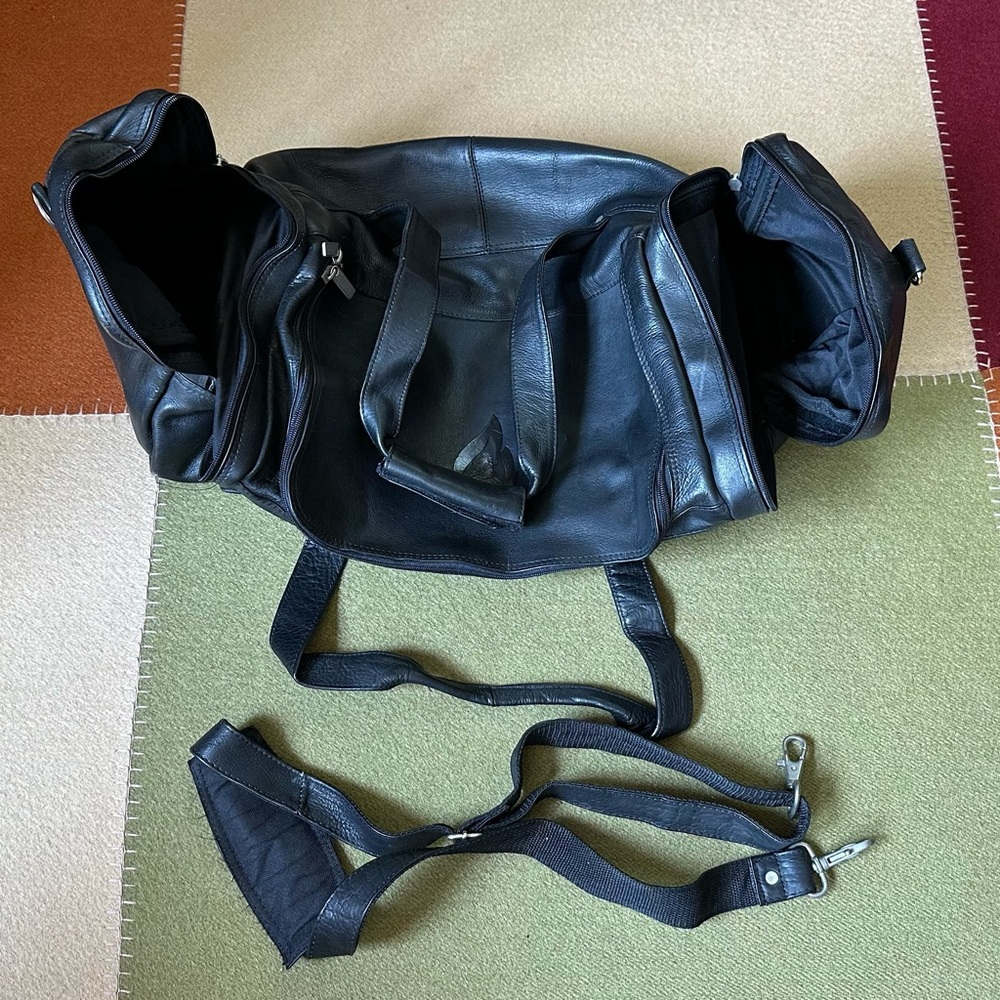 Black Leather Travel Golf Duffel Bag • 3 Pocket w detachable Carrying Strap BTCC